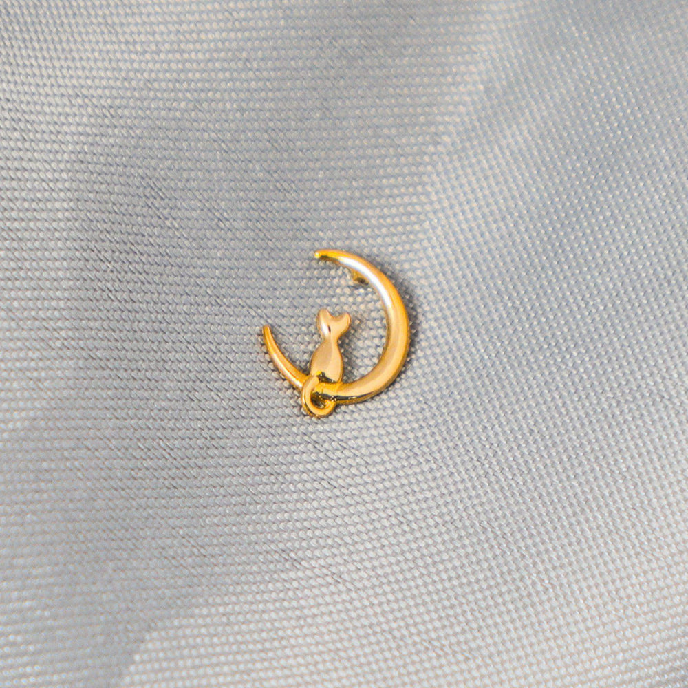 Cat on Moon Single Ear Stud [9K Solid Gold]