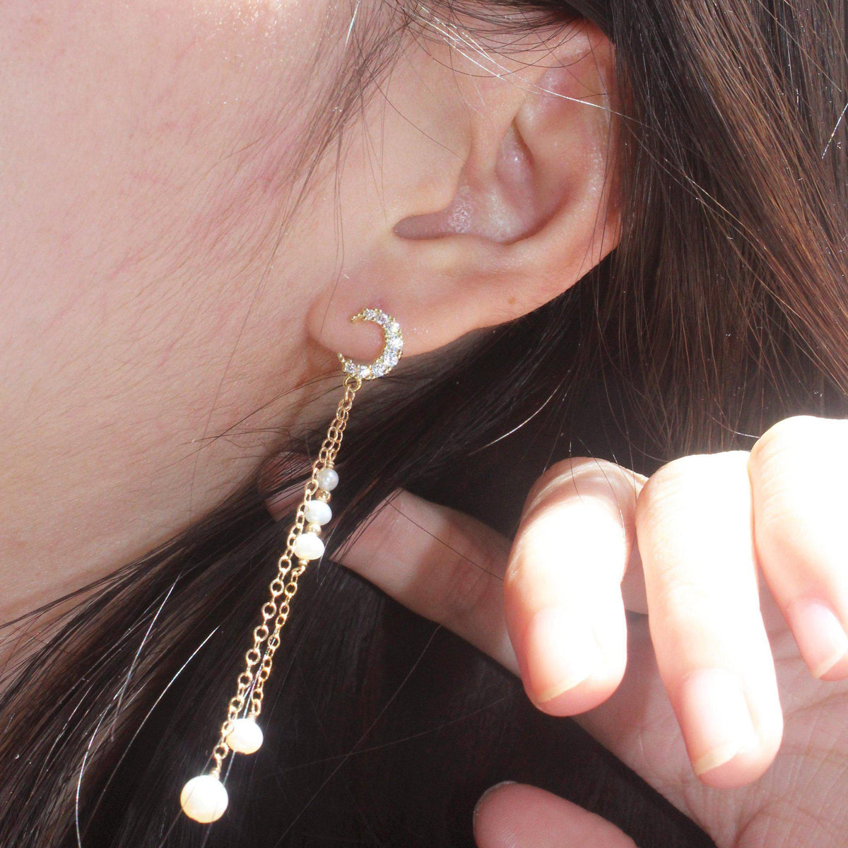 Pearl on Moon Earring-Adorn Earring-La Meno