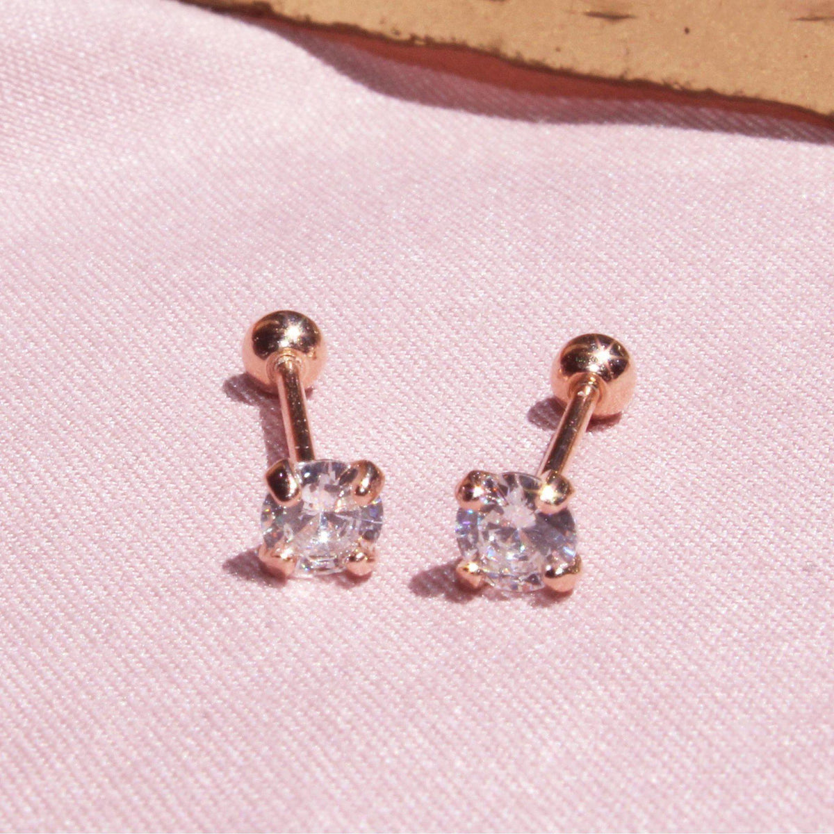 Single Diamond Screw Back Earring-Limited Edition-La Meno