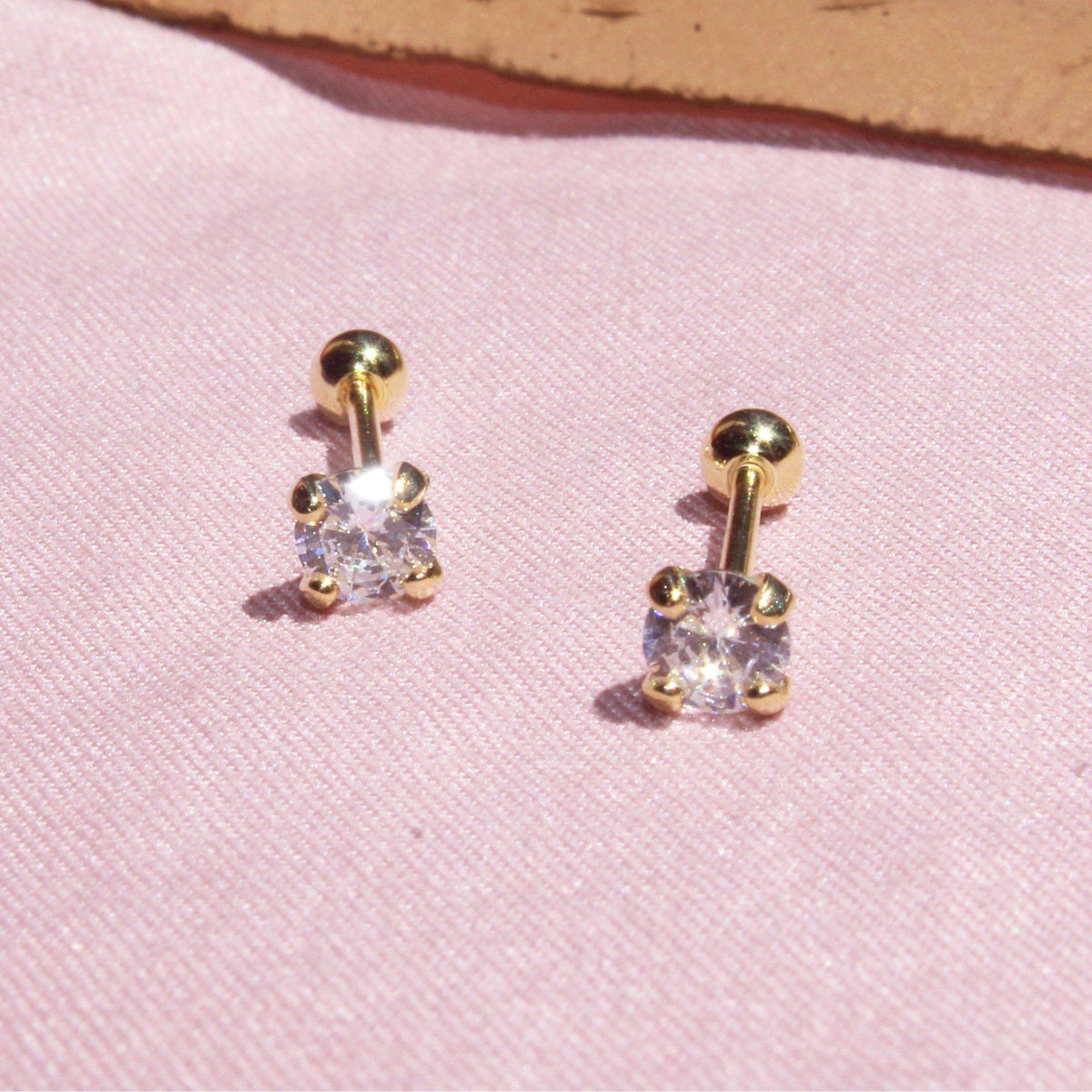 Single Diamond Screw Back Earring-Limited Edition-La Meno