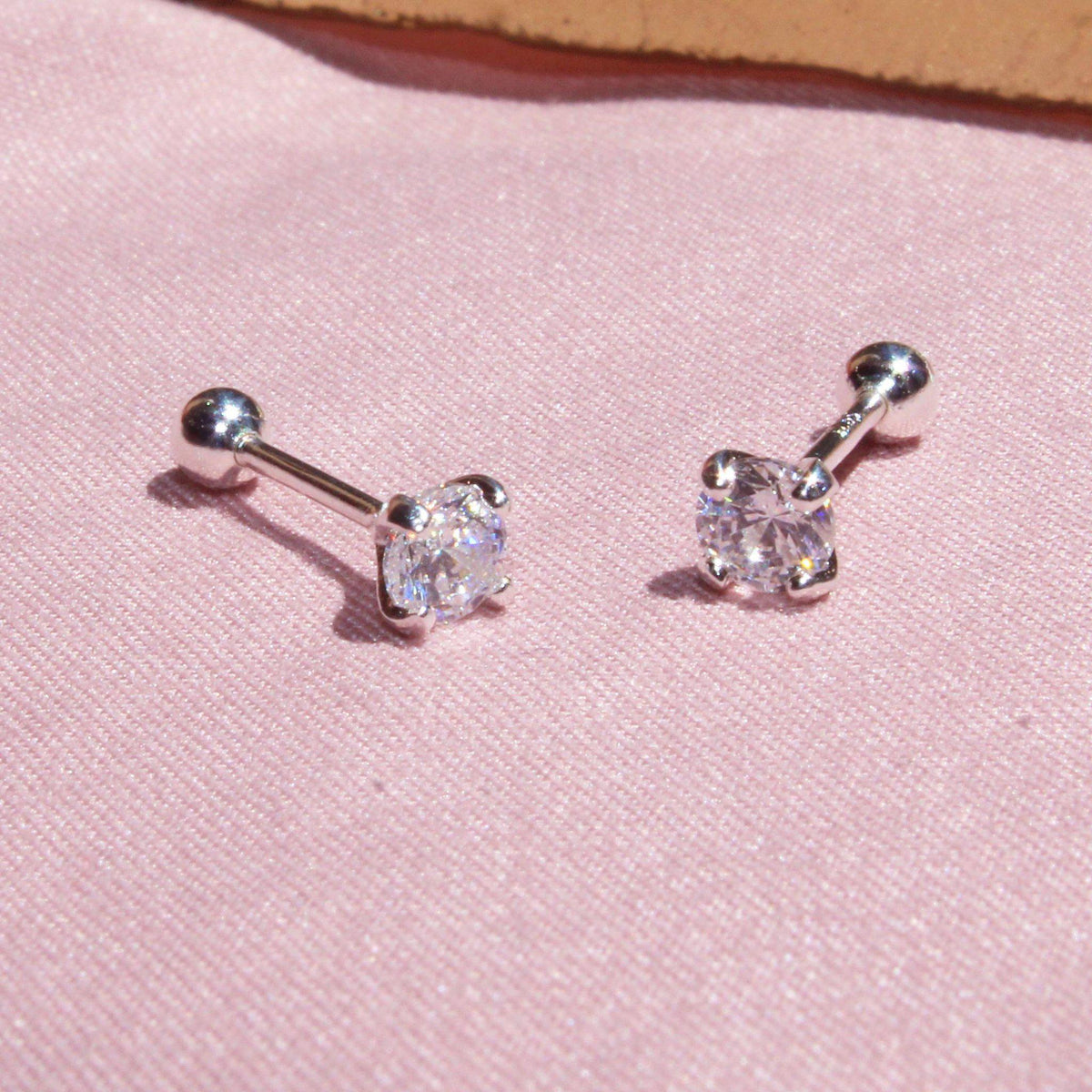 Single Diamond Screw Back Earring-Limited Edition-La Meno