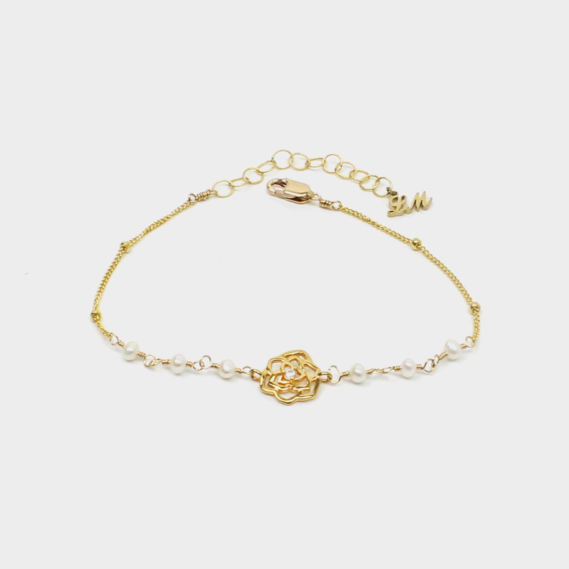 Y Shape Necklace: Mother of Pearl Star-Adorn Necklace-La Meno